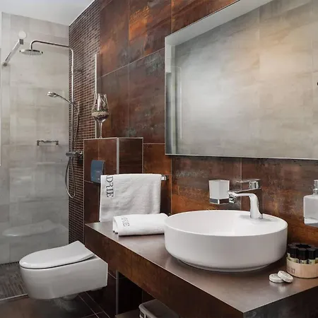 3 Bedroom Beautiful In Zidarici Apartament Vantacici