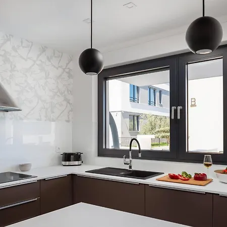 3 Bedroom Beautiful In Zidarici Vantacici