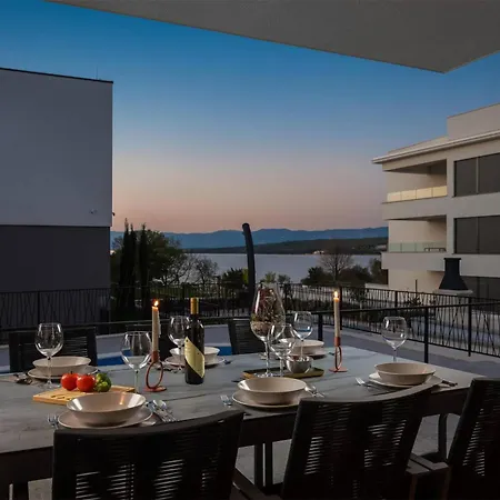 3 Bedroom Beautiful In Zidarici Apartmán *