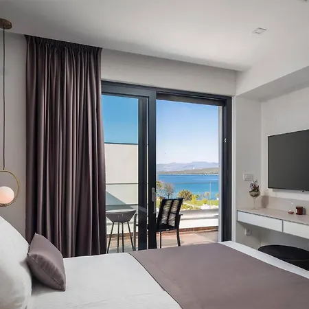 3 Bedroom Beautiful In Zidarici Apartmán