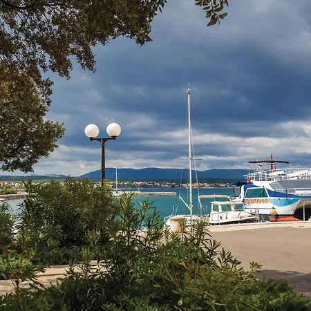 Front In Zidarici Apartmán *