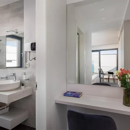 Apartment 3 Bedroom Beautiful In Zidarici