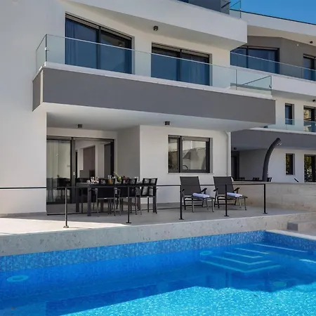3 Bedroom Beautiful In Zidarici * Vantacici