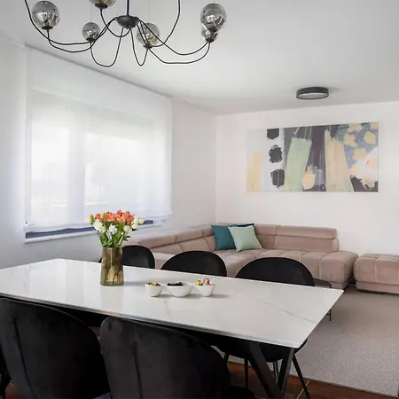 Apartmán 3 Bedroom Beautiful In Zidarici
