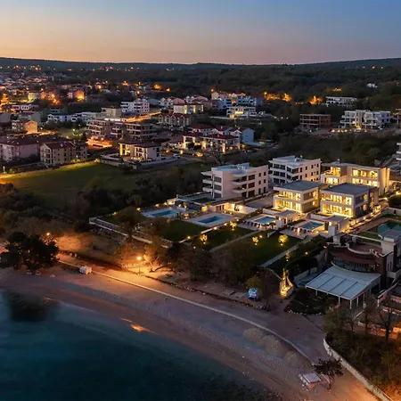 3 Bedroom Beautiful In Zidarici Appartamento Vantacici
